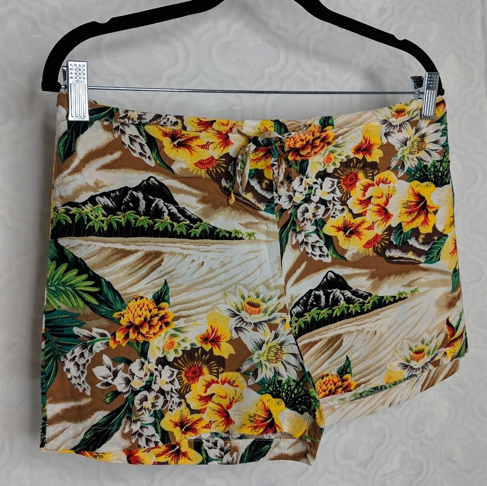 Expressions Hawaiian Print Drawstring Beach Shorts - Picture 4 of 7